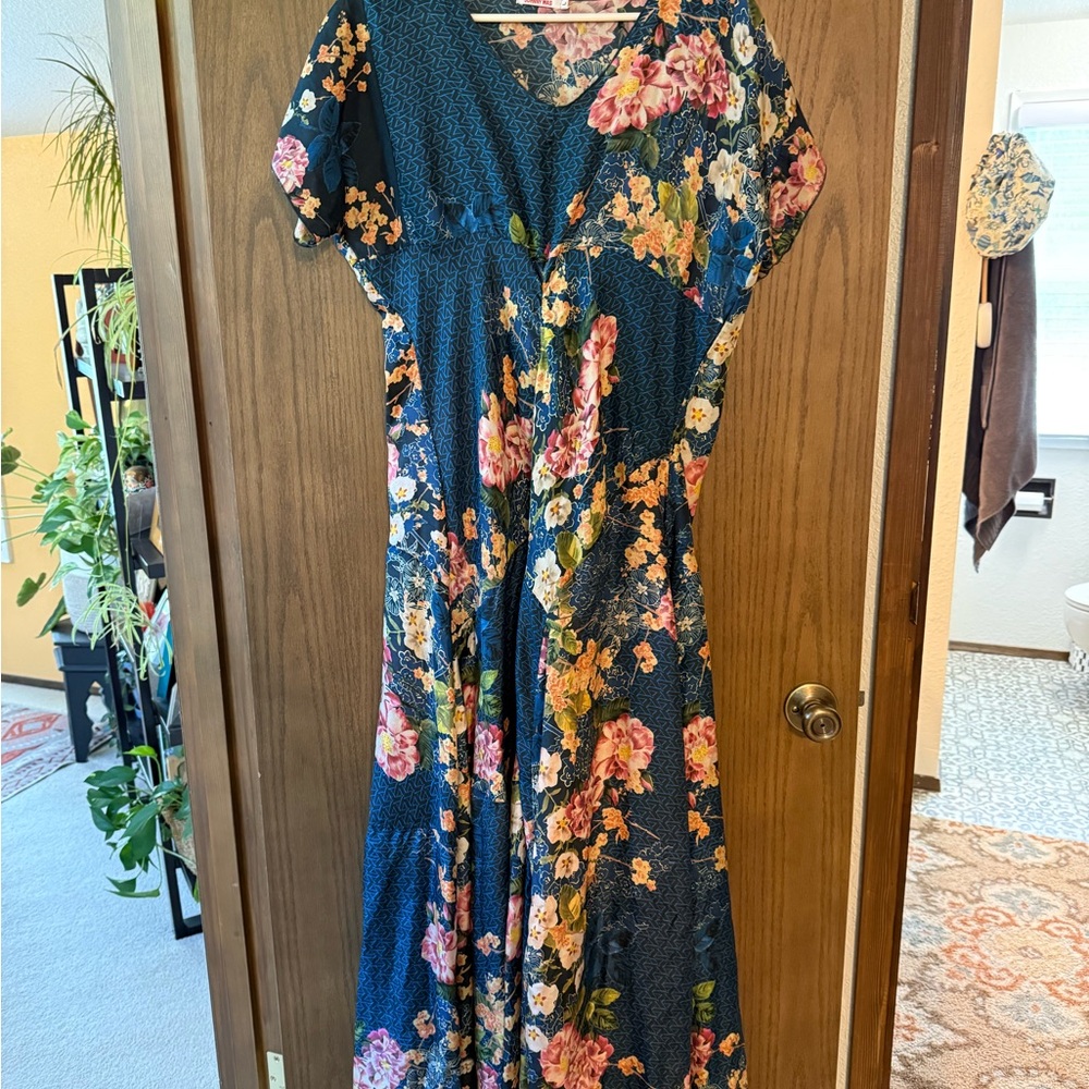 Johnny Was Timmie EUC Silk Navy Floral Maxi Dress